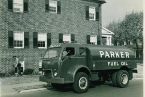 414_1955_oiltruck