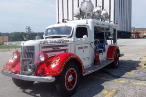 1947 Mack Floodlight Wagon